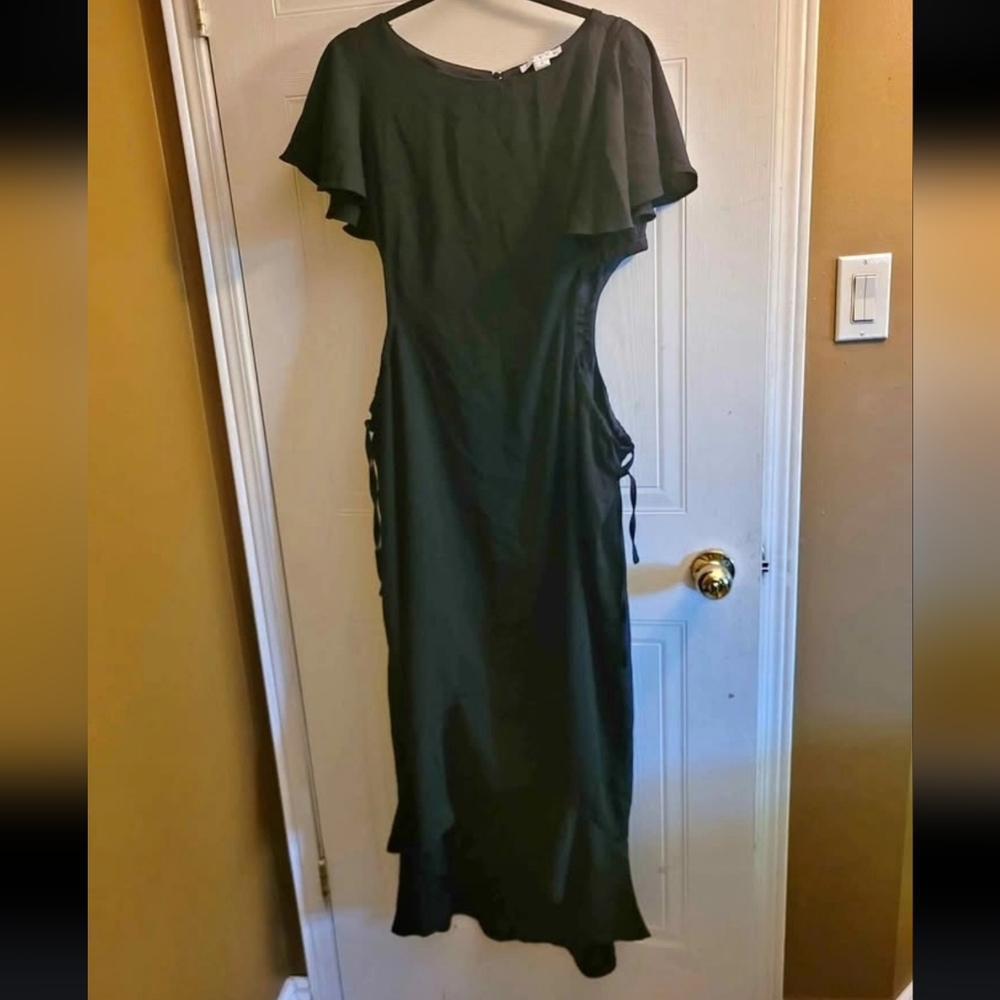 Side Cut-out Black Maxy Dress
